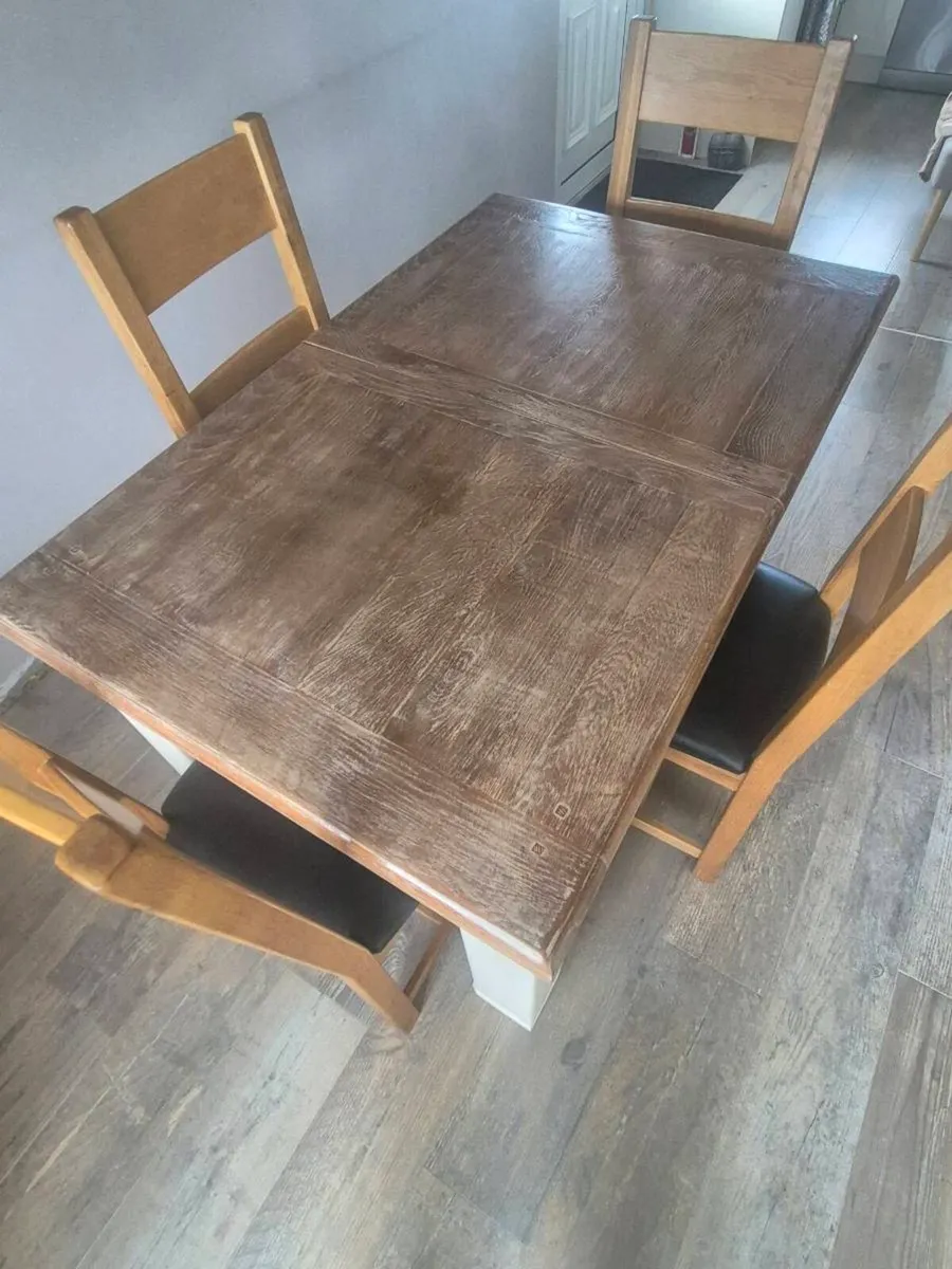 Table and chairs - Image 2