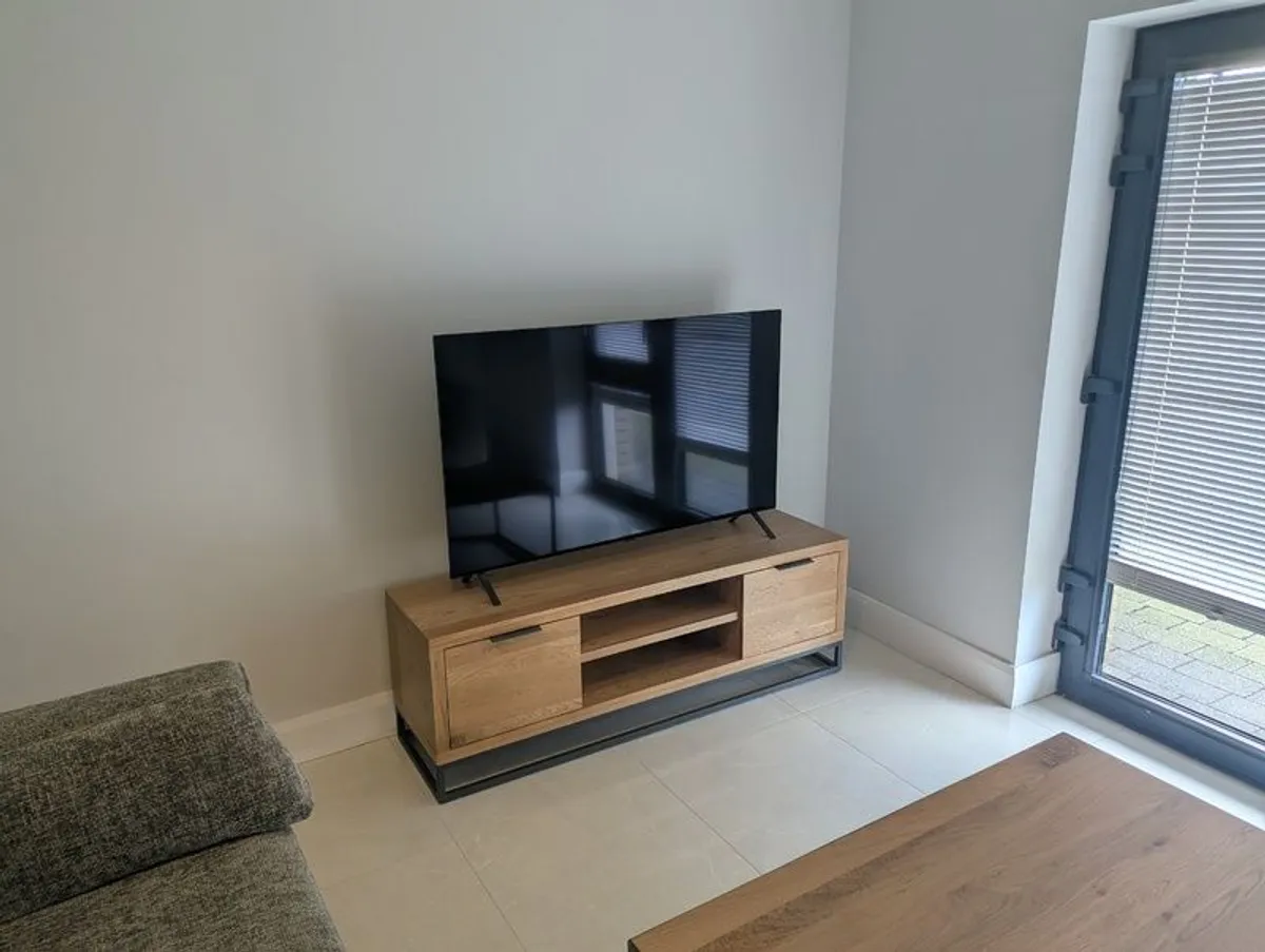 Lg B4 Oled 55" Smart Tv - Image 1