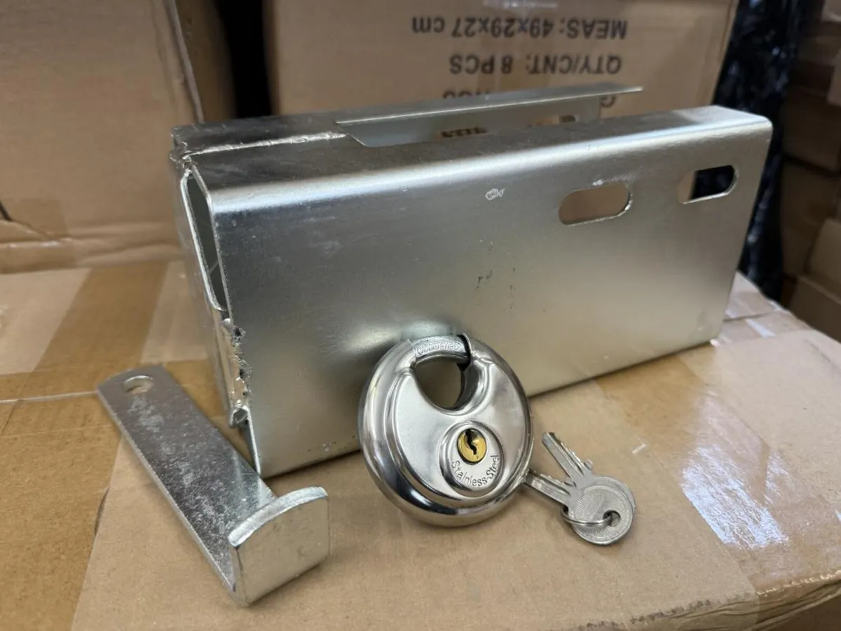 300 x Trailer Hitch Locks **Online Auction** - Image 3