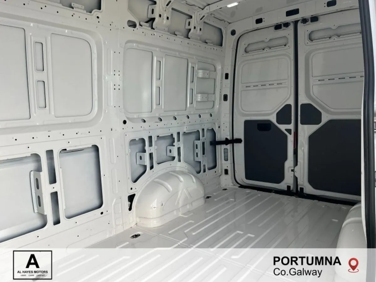 Volkswagen Crafter 2021 30 MWB 2.0TDI 6SPEED 140BH - Image 4