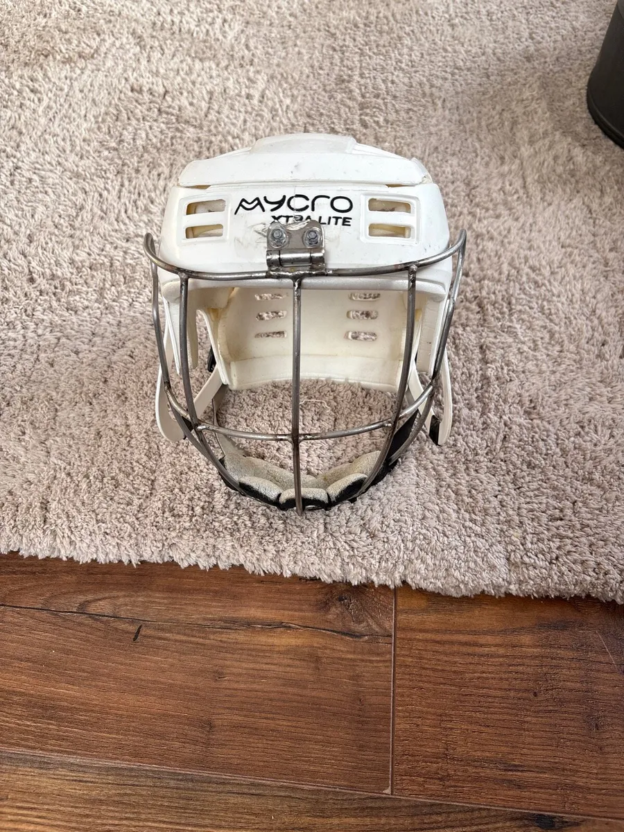 Hurling Helmet - Image 1