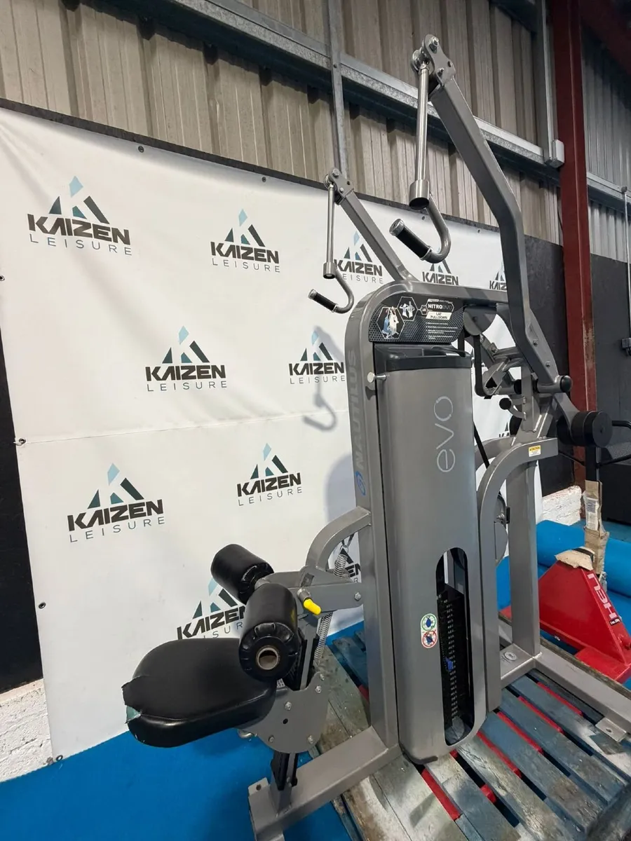 Nautilus Evo Lat Pulldown machine - Image 2