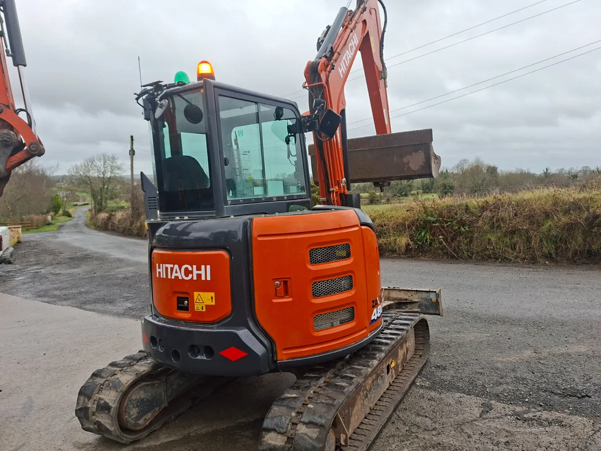 2017 Hitachi 55.5 tidy digger - Image 1