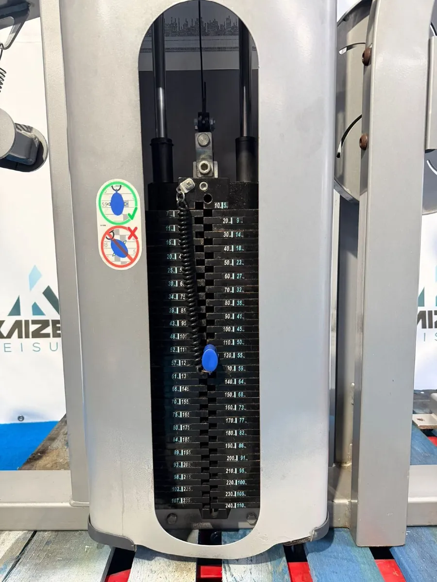 Nautilus Evo Lat Pulldown machine - Image 4
