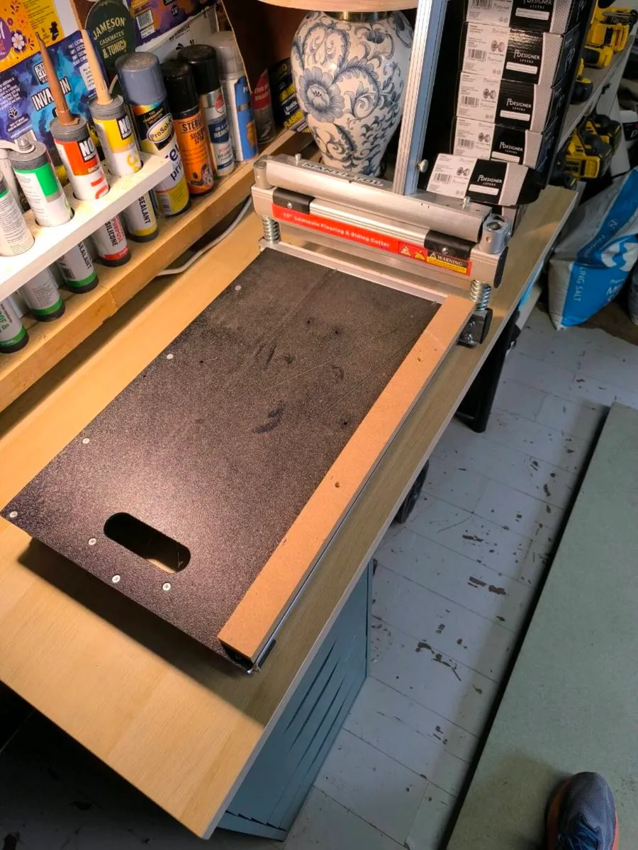 Laminate flooring cutter - Image 1