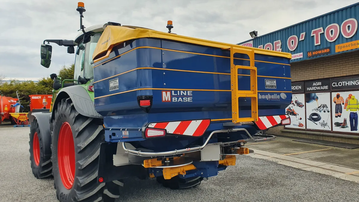 New M35W Bogballe 2.7 Tonne Fertilizer Spreader - Image 2