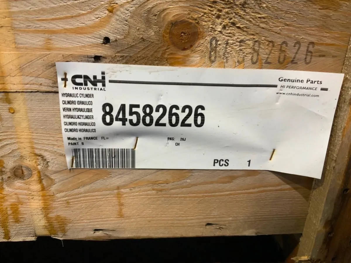 NEW HOLLAND WE150 CYLINDER....84582626 - Image 2