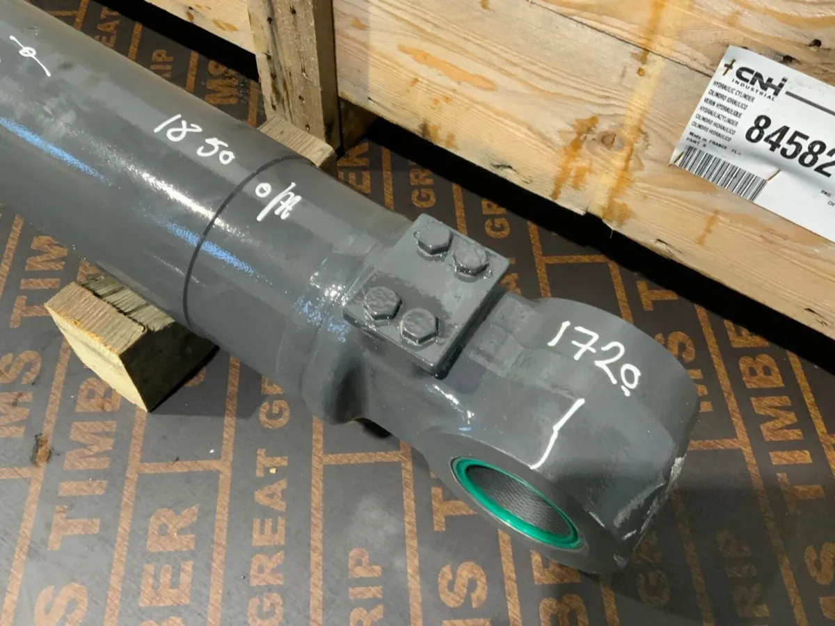 NEW HOLLAND WE150 CYLINDER....84582626 - Image 3