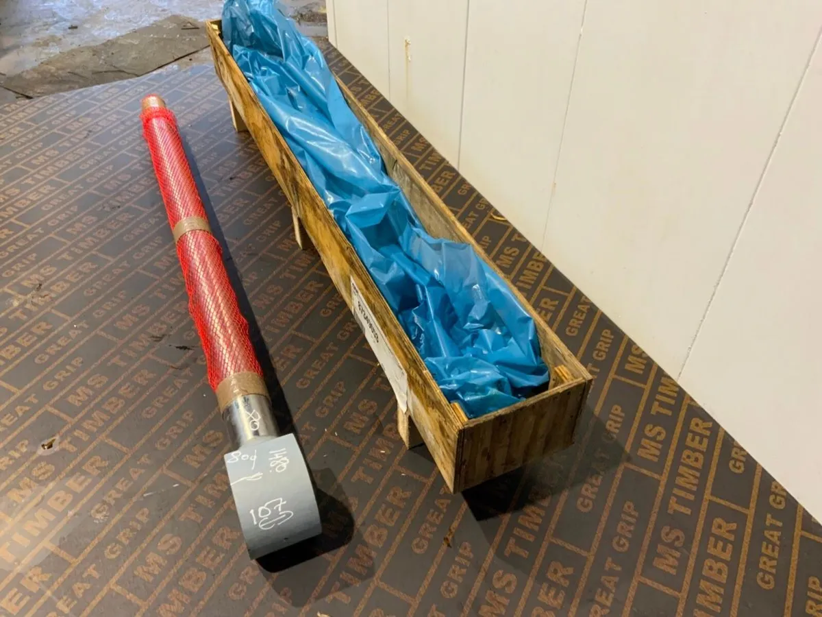 UNUSED NEW HOLLAND CHROME ROD.....87349053 - Image 4