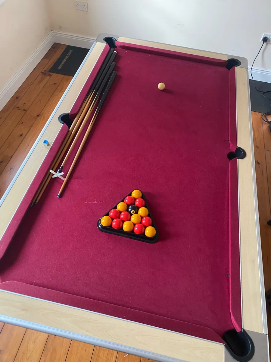 Pool table - Image 1