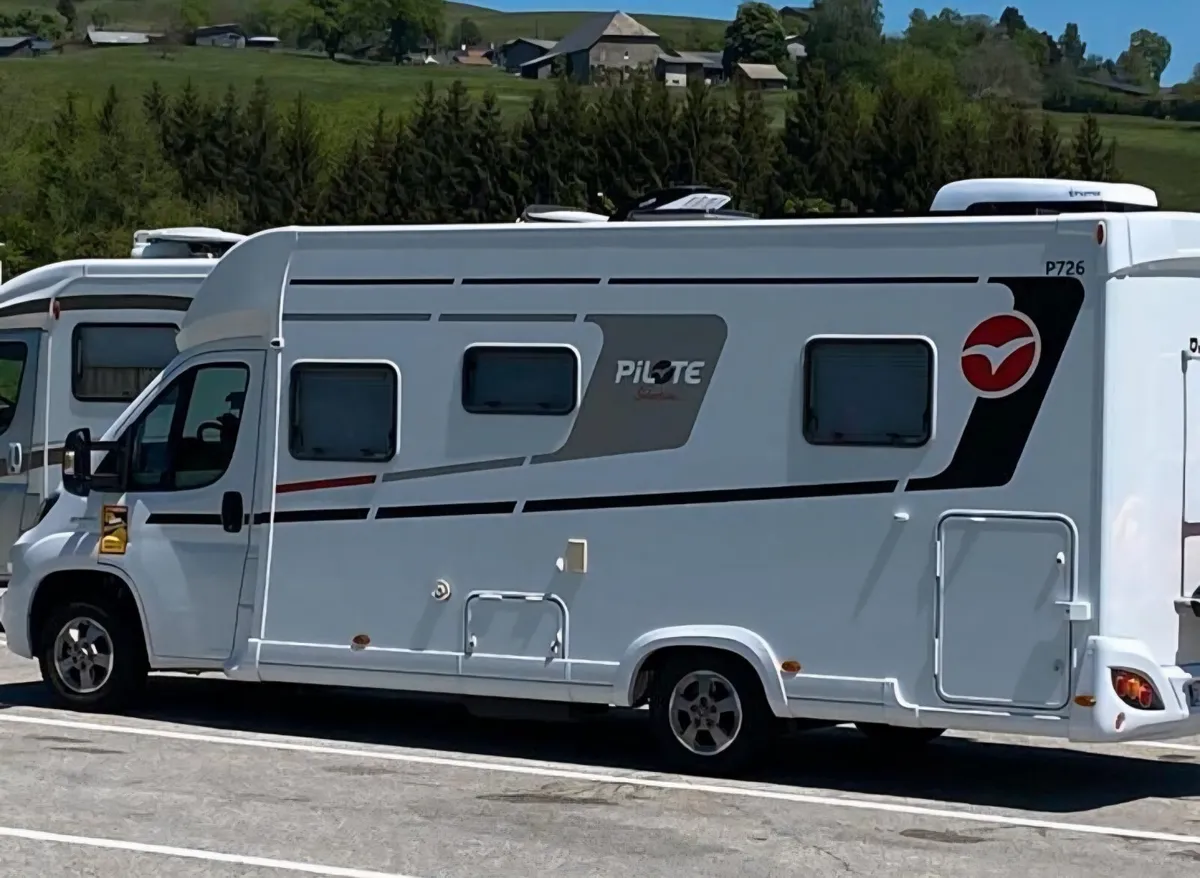 2019 PILOTE P726 ISLAND BED ONLY 37K KMS 👀 - Image 4