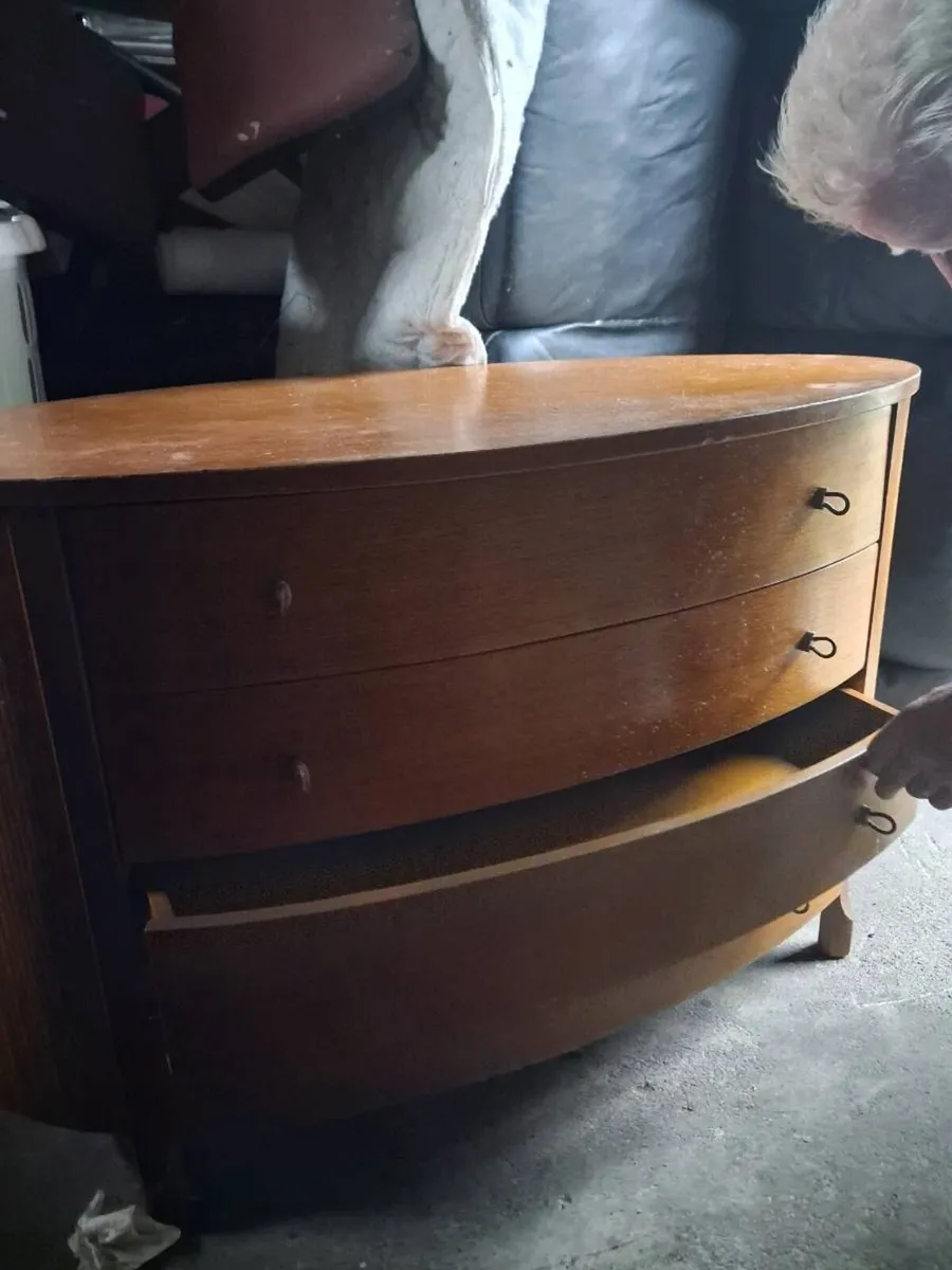 Chest of drawers. - Image 1