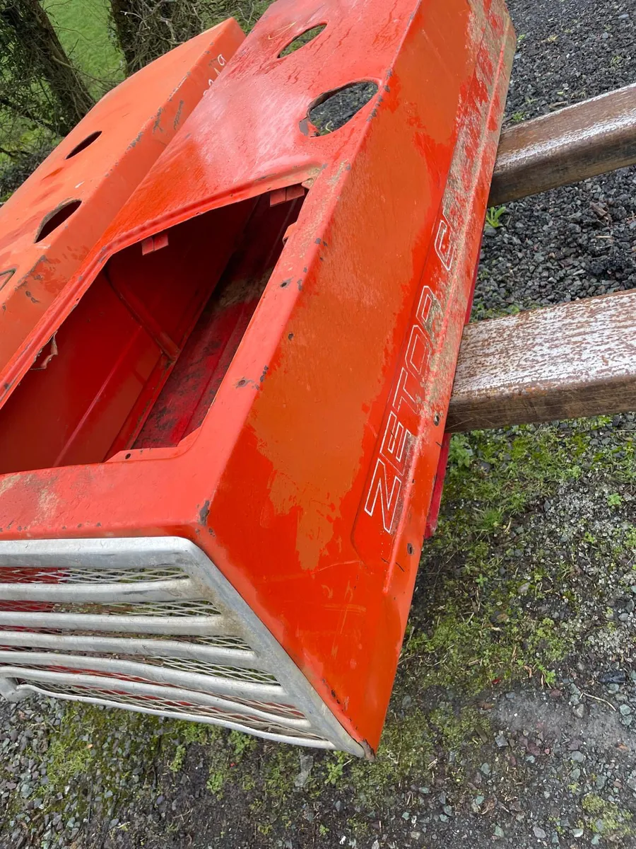 Zetor Crystal 8011/8045 Bonnets - Image 3