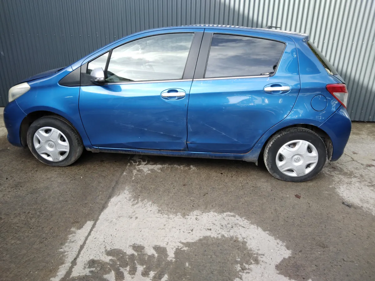 2013 TOYOTA VITZ For Breaking/Dismantling - Image 2