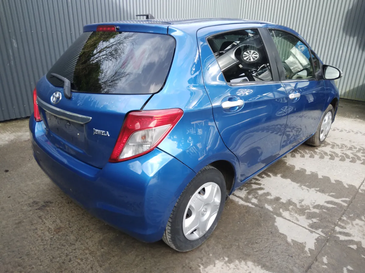 2013 TOYOTA VITZ For Breaking/Dismantling - Image 4
