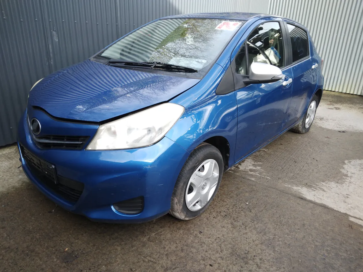2013 TOYOTA VITZ For Breaking/Dismantling - Image 1