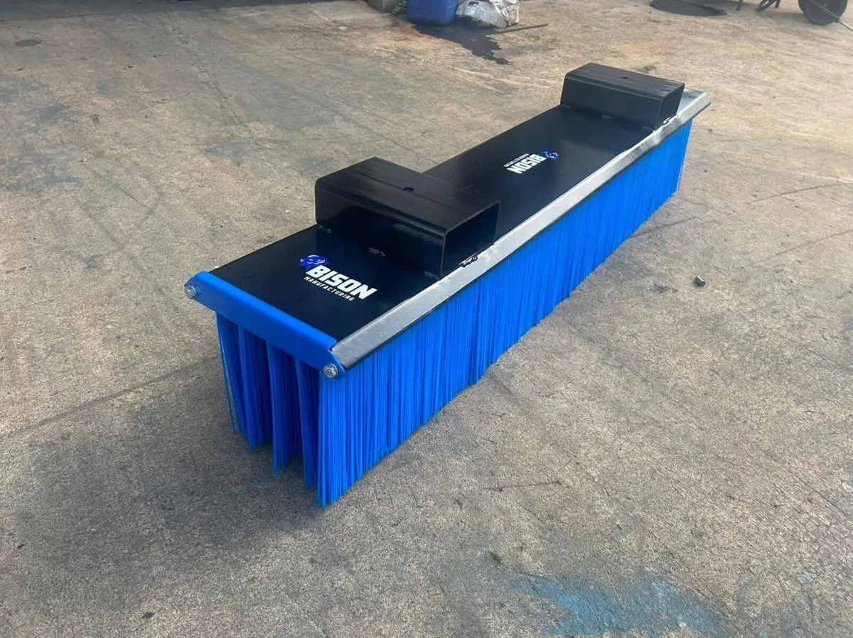 BISON YARD BRUSH - Image 3