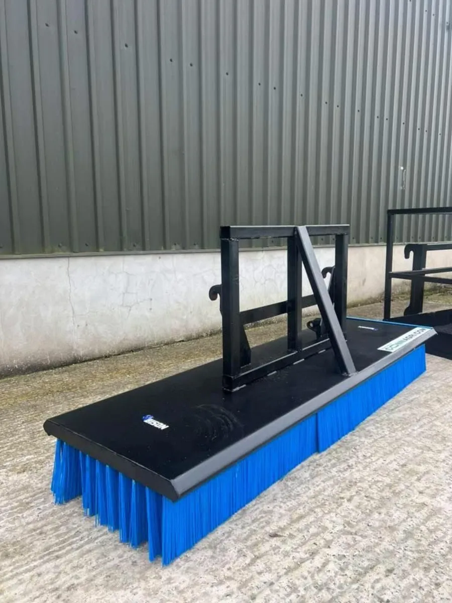 BISON YARD BRUSH - Image 4