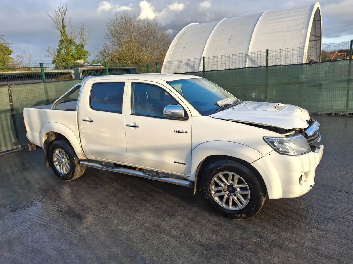 2015 Toyota Hilux  3.0 Diesel - Image 3
