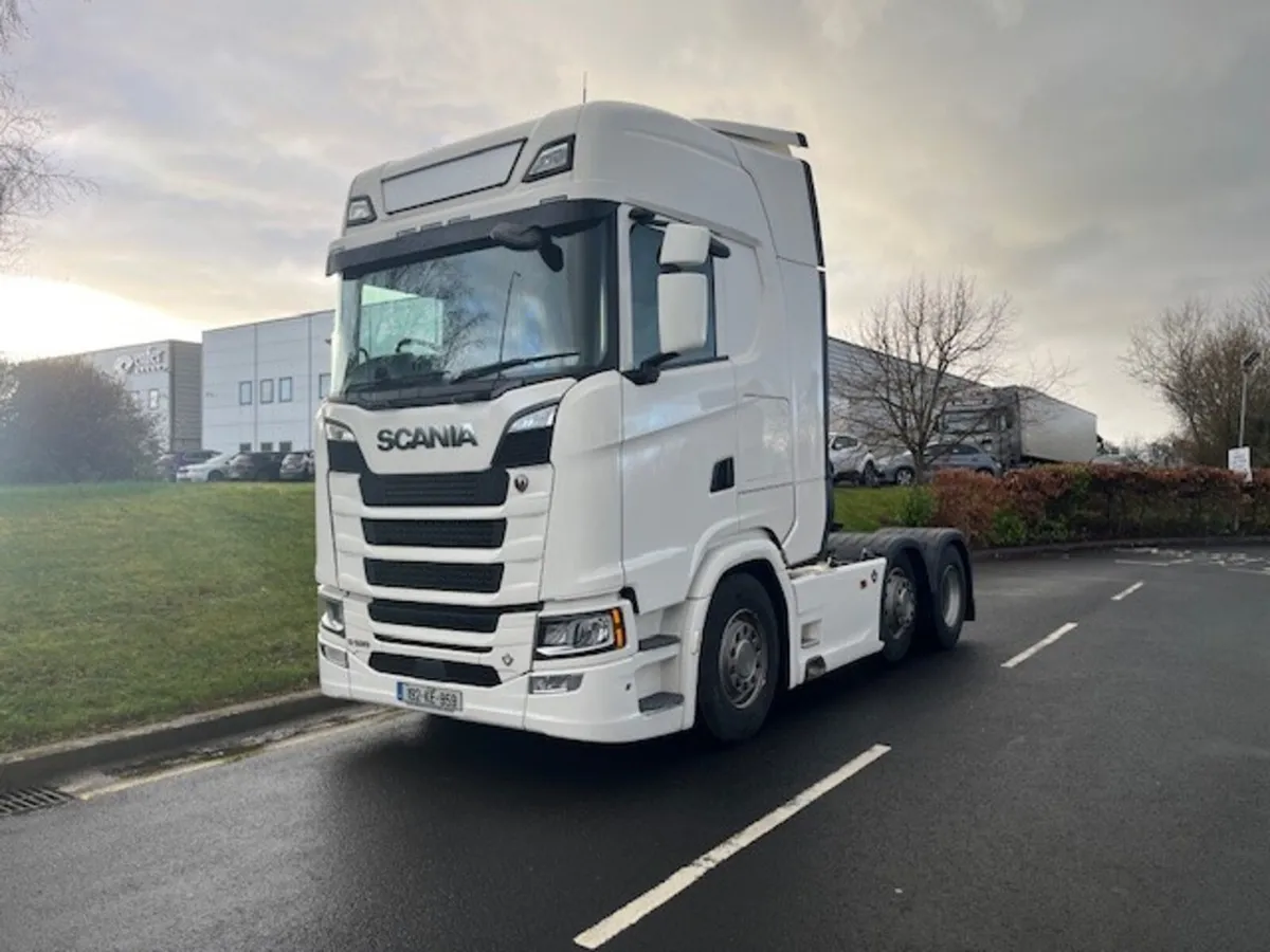 Scania S520 6X2 - Image 1