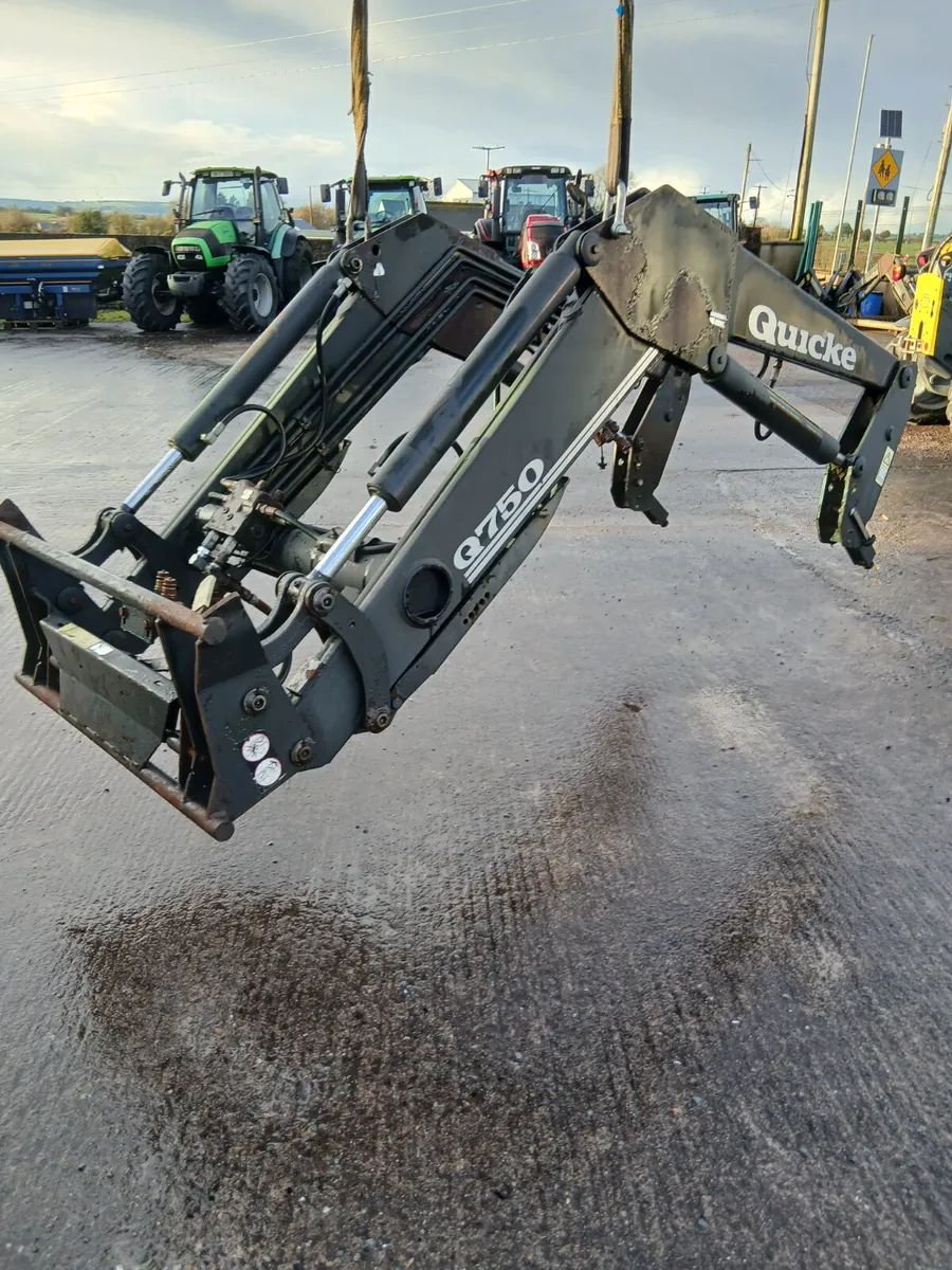 Quicke 720 Loader - Image 1
