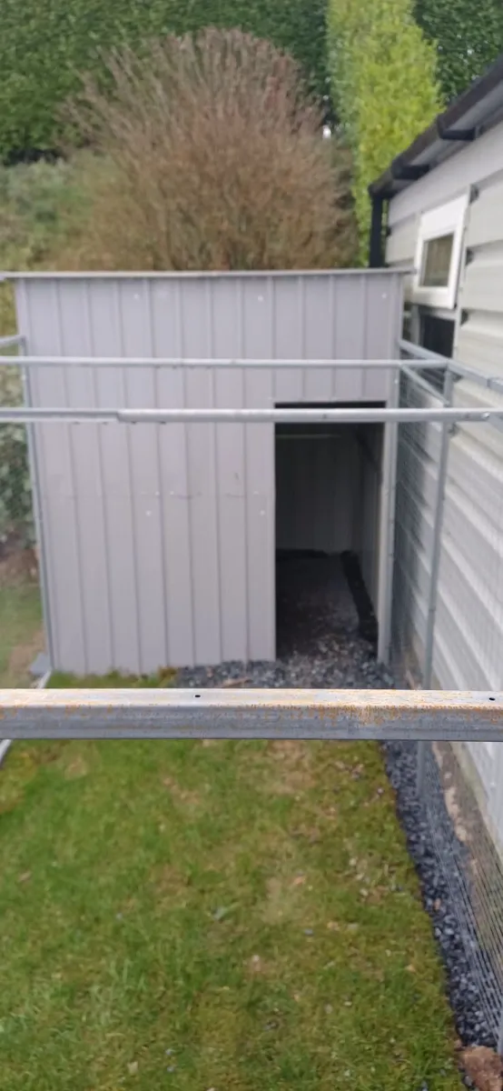 Dog run and house - Image 4