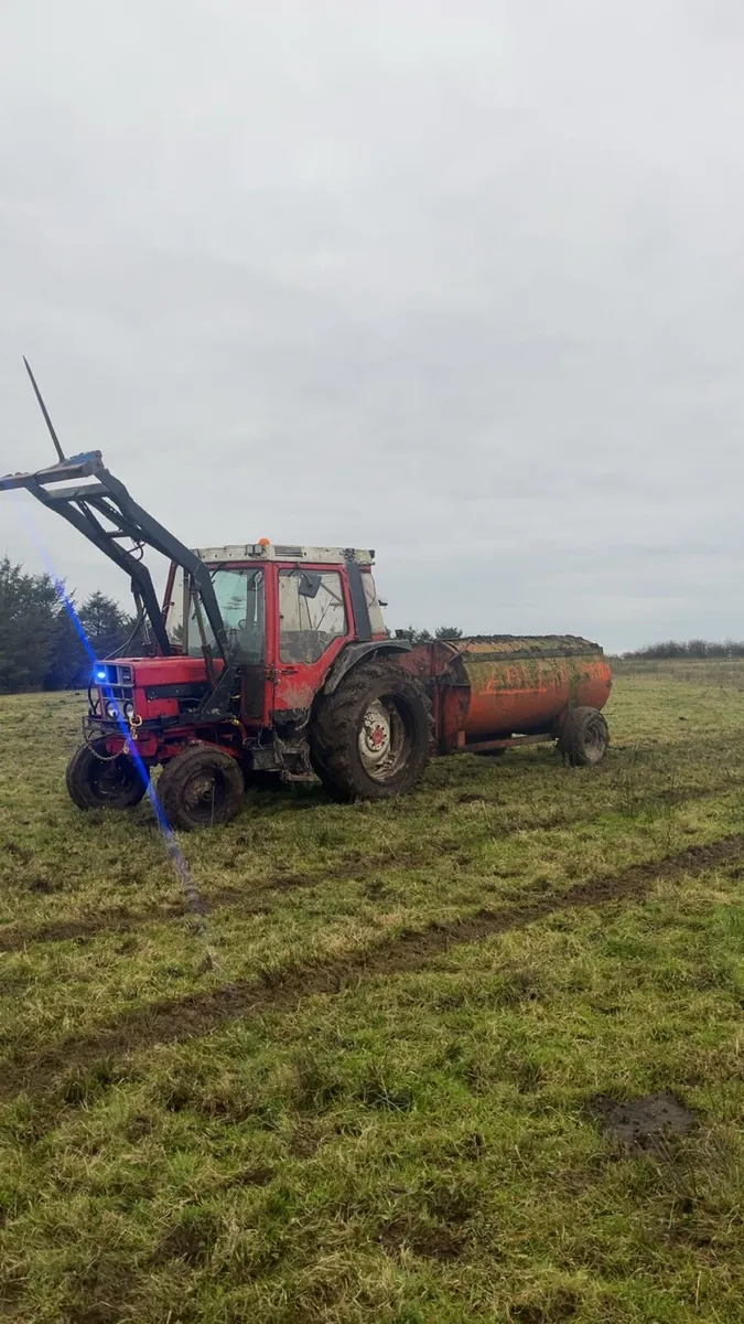 International 585xl tractor - Image 1