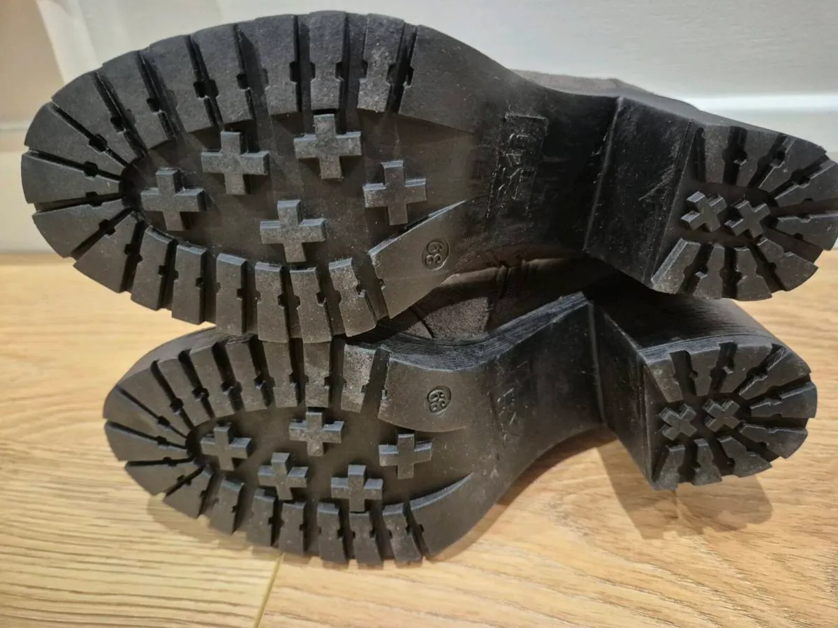 Brand new Xti territory boots, size 39 - Image 2
