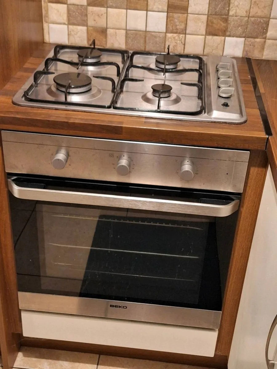 Gas hob & Electric single fan ocen - Image 1