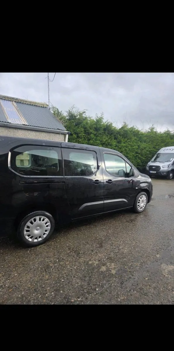 7 seater Opel Cobo MPV - Image 2