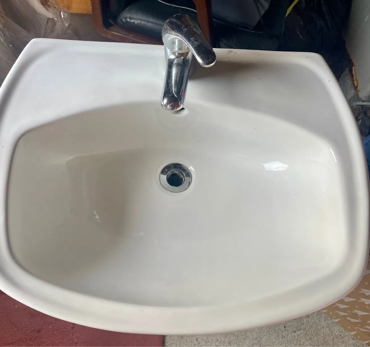 Bathroom sink, pedestal and tap - Image 2