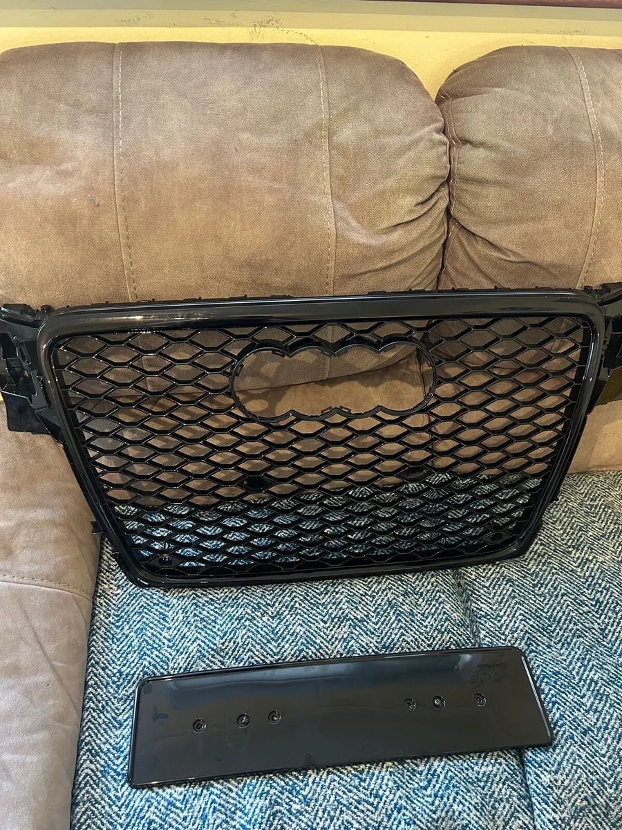 Audi A4 B8 Honeycomb Grill - Image 3