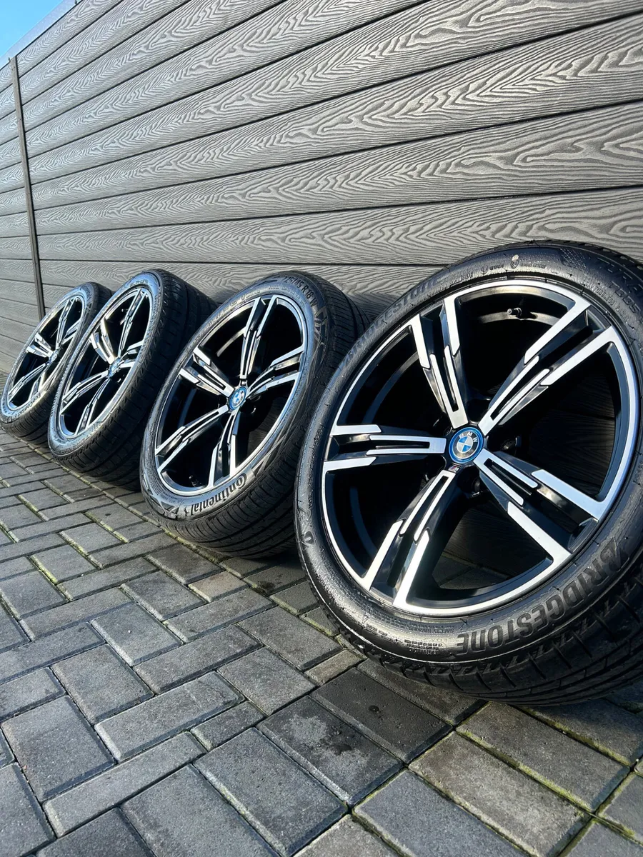 18” GENUINE BMW 2023 3 SERIES ALLOY WHEELS & TYRES - Image 1