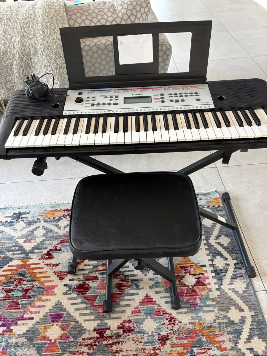 A music keyboard - Image 2
