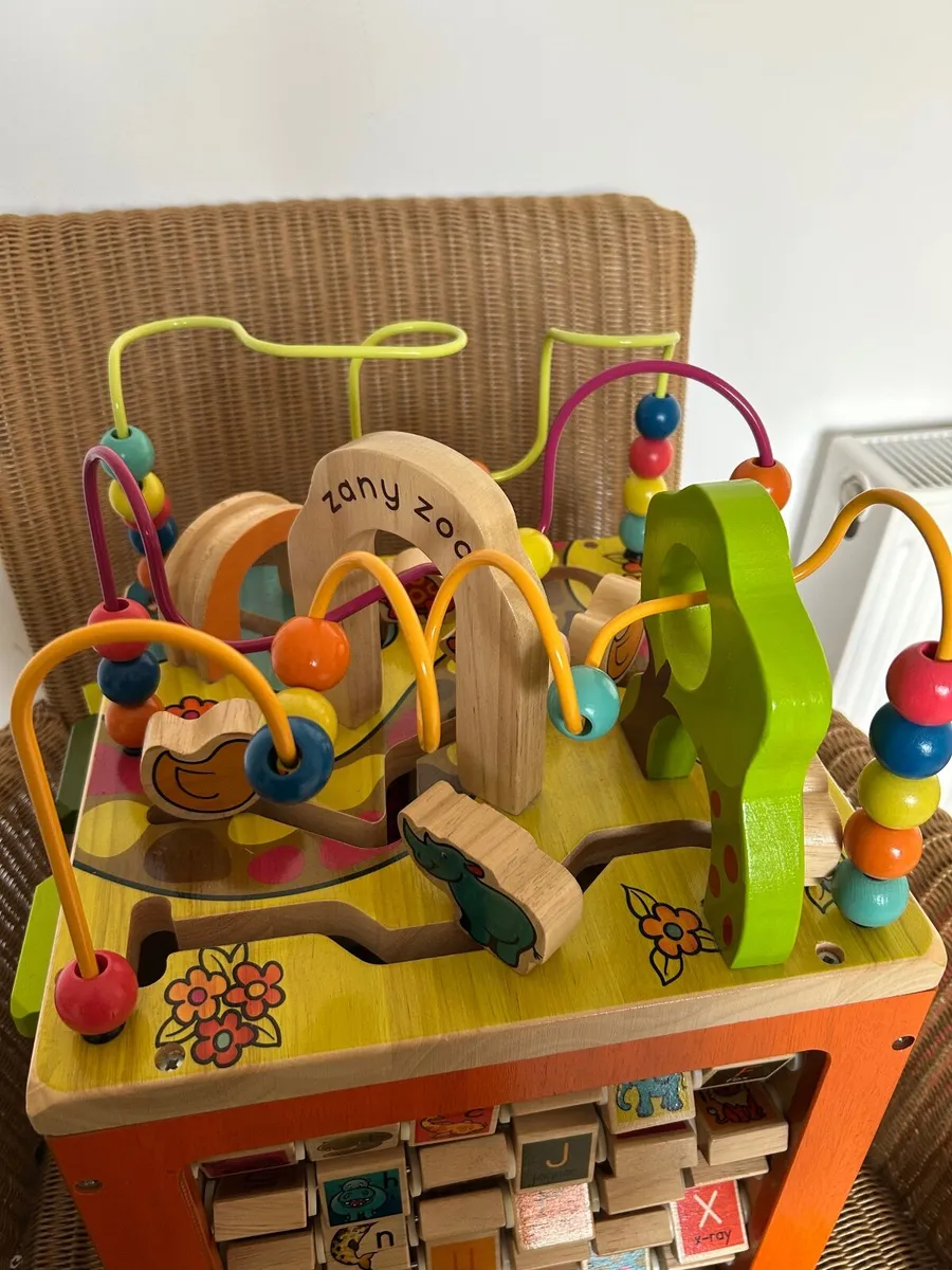 Zany Zoo Wooden Activity Cube (B.Toys) - Image 4