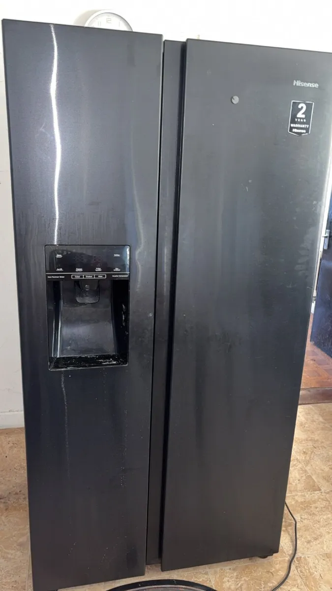 Hisense American Style Fridge Freezer - Image 1