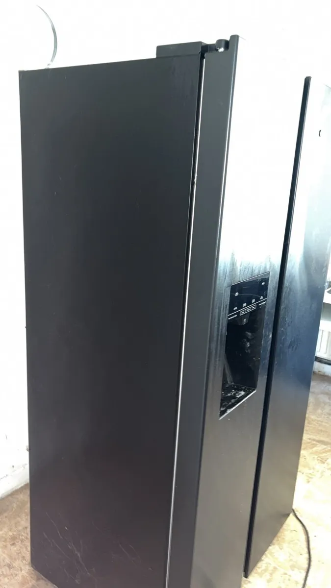 Hisense American Style Fridge Freezer - Image 2