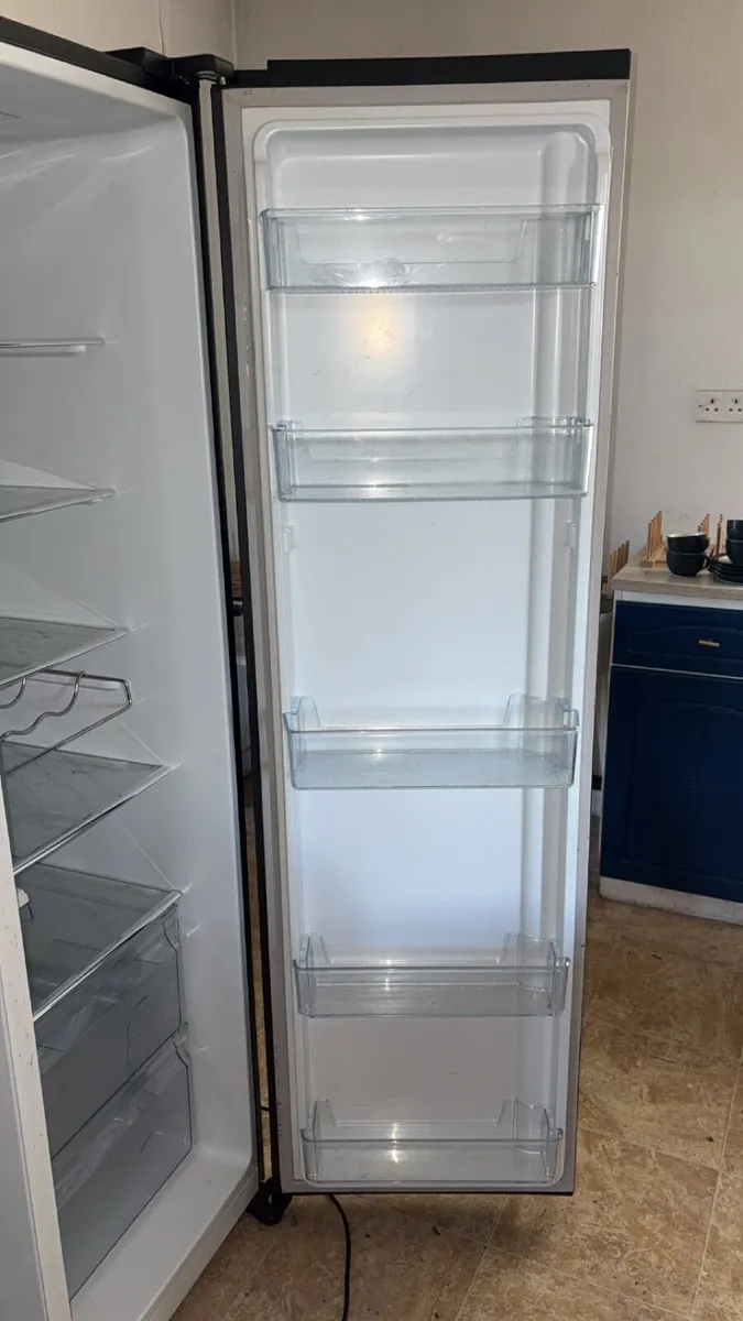 Hisense American Style Fridge Freezer - Image 4