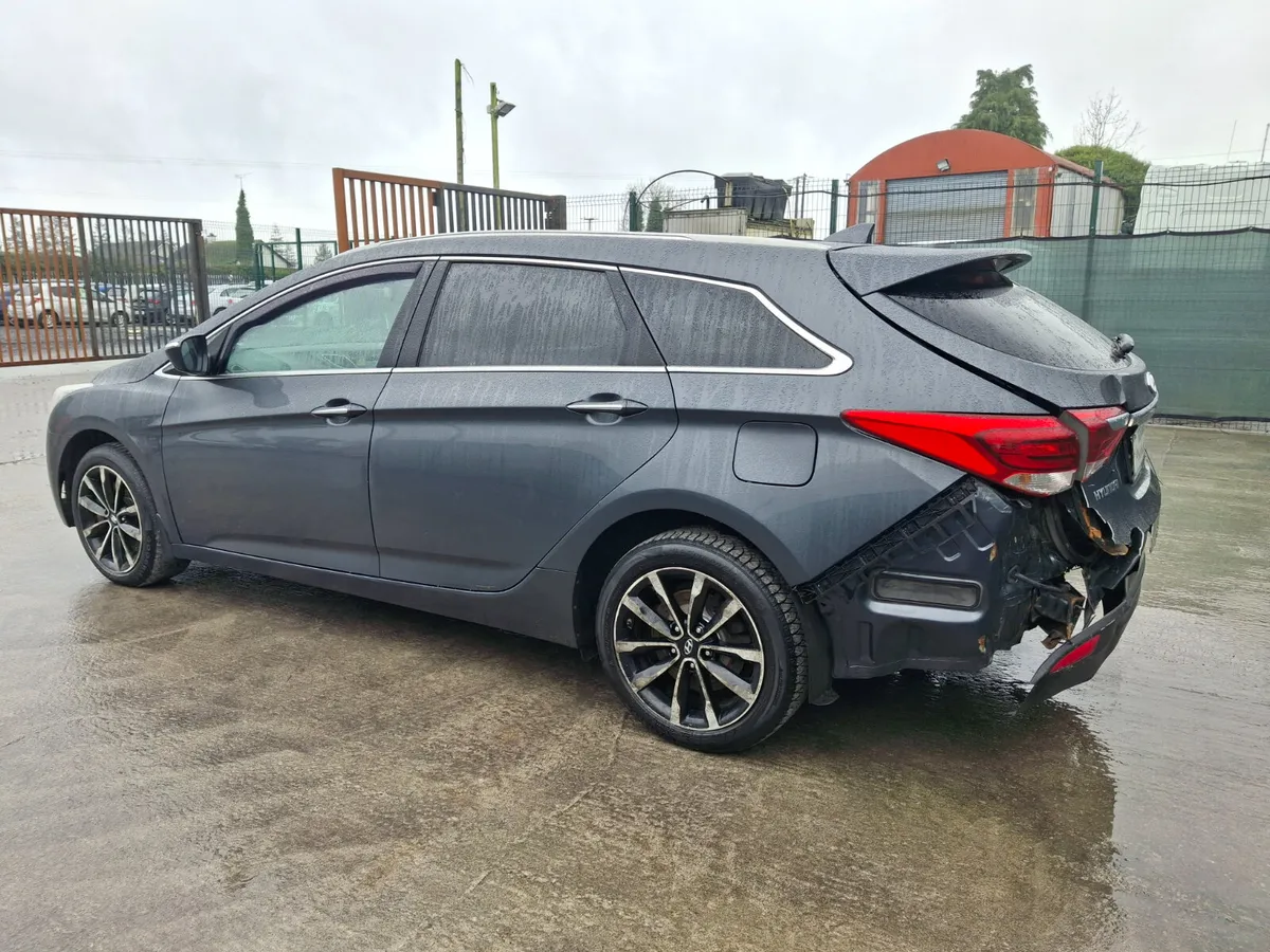 152 Hyundai i40  Tourer  Executive - Image 3