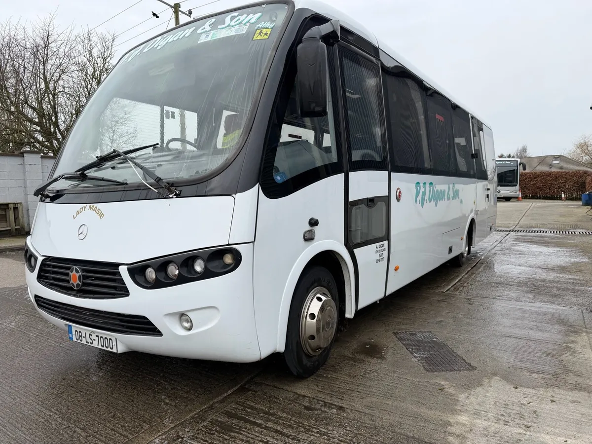 33 seater Mercedes 2008 automatic - Image 2