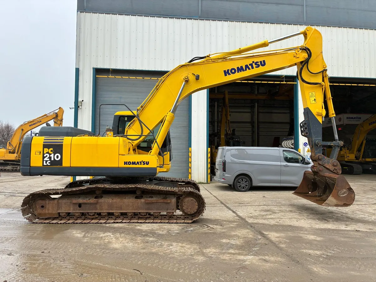 Komatsu PC210LC - Image 3