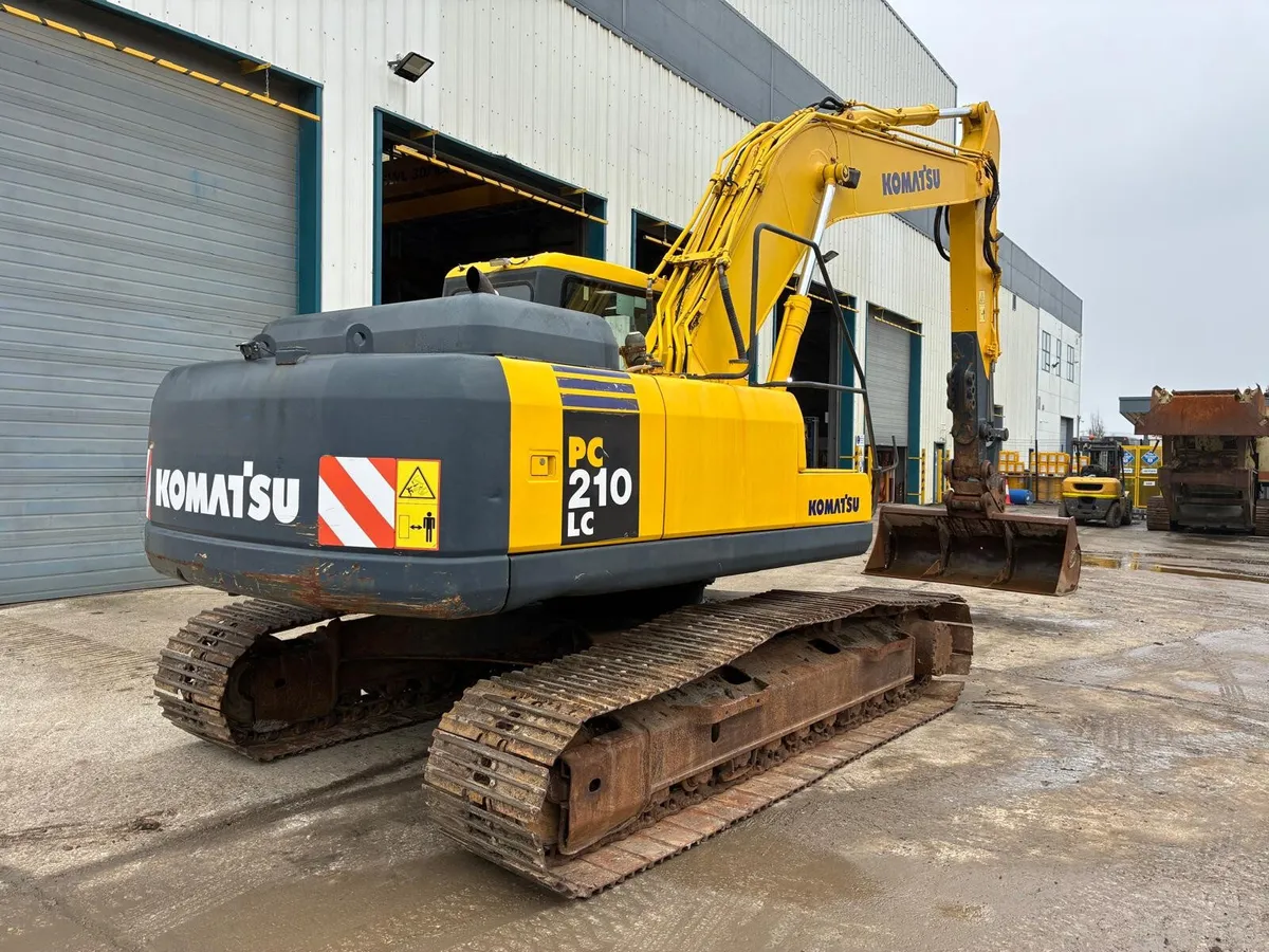 Komatsu PC210LC - Image 2