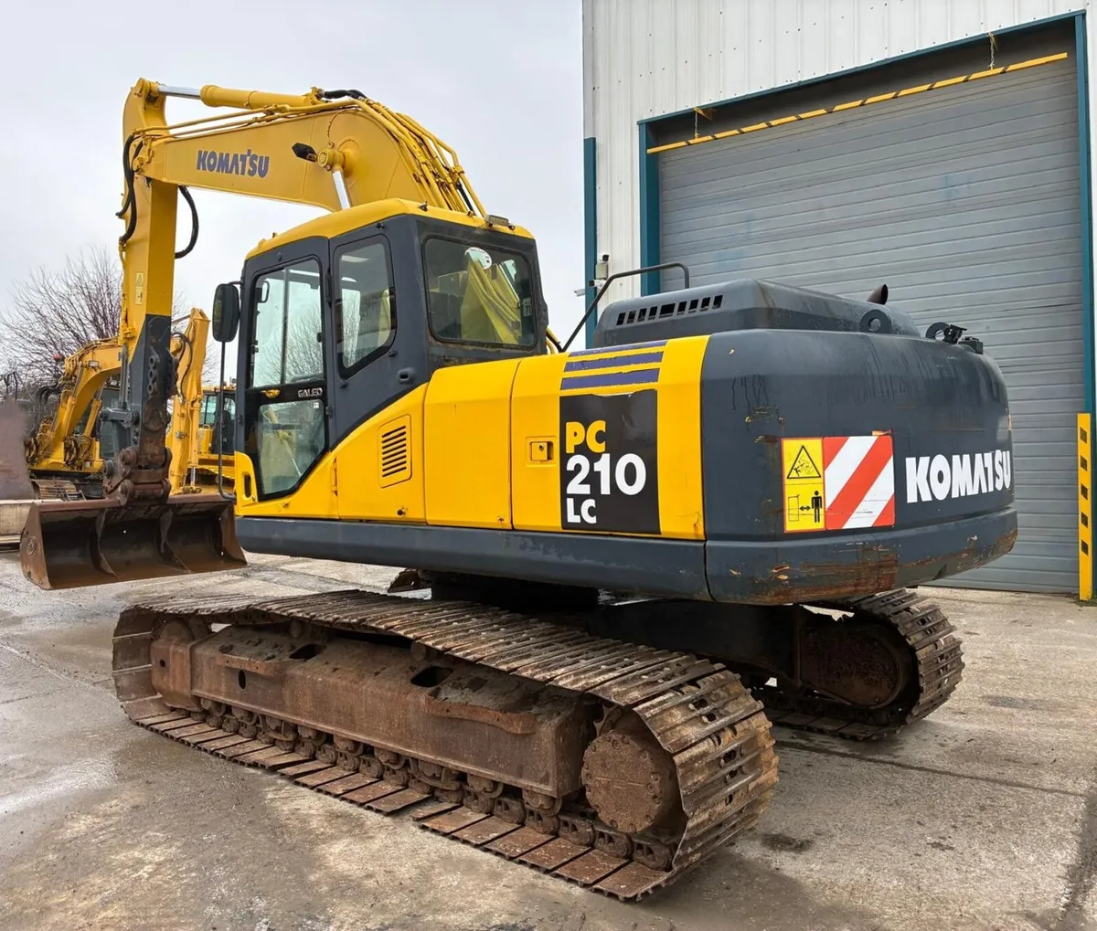 Komatsu PC210LC - Image 1