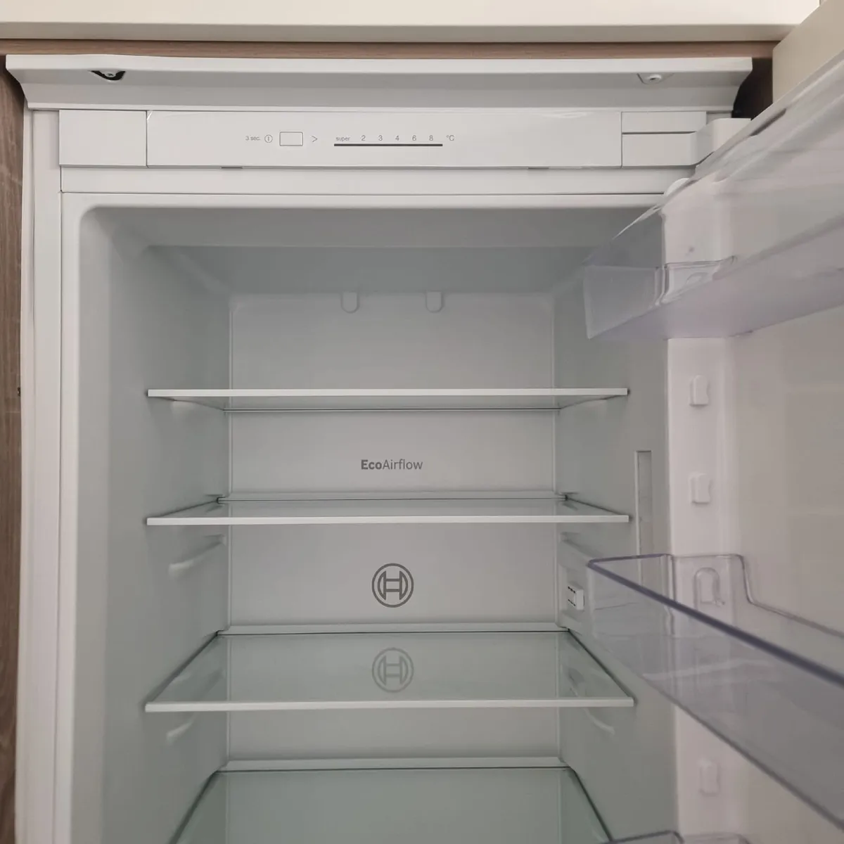 Fridge/Freezer Bosch KIV87NSF0G w/warranty - Image 4