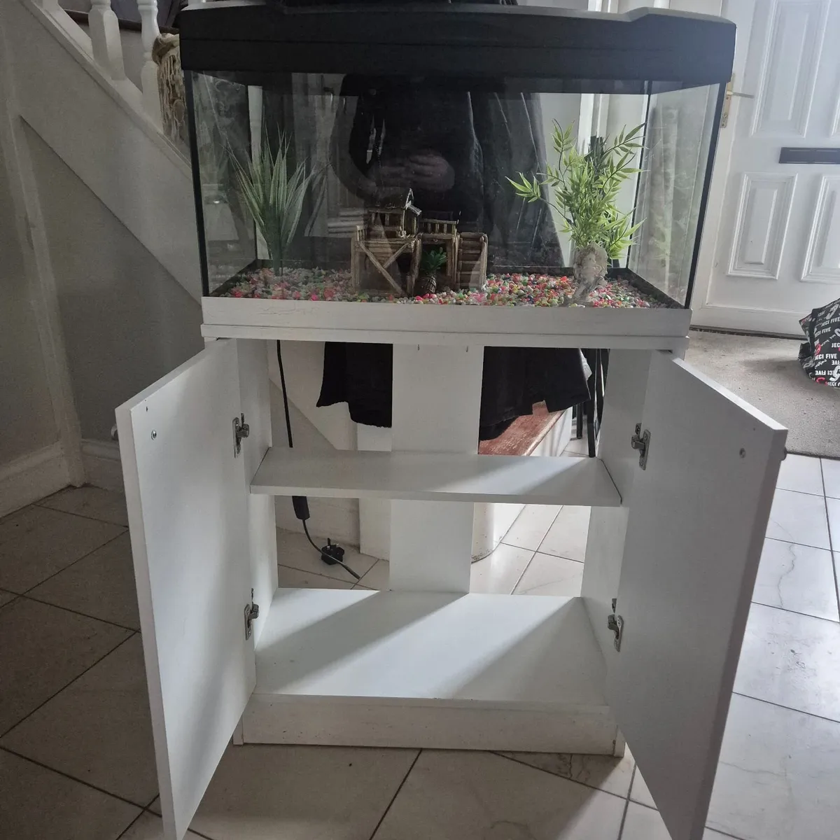 Aquarium and cabinet - Image 2