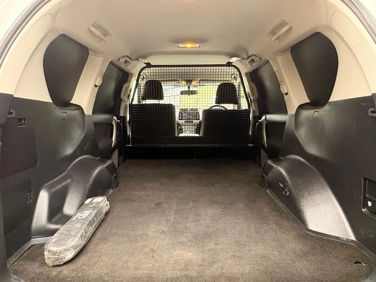 Toyota Land Cruiser LWB Commercial 2022 - Image 3