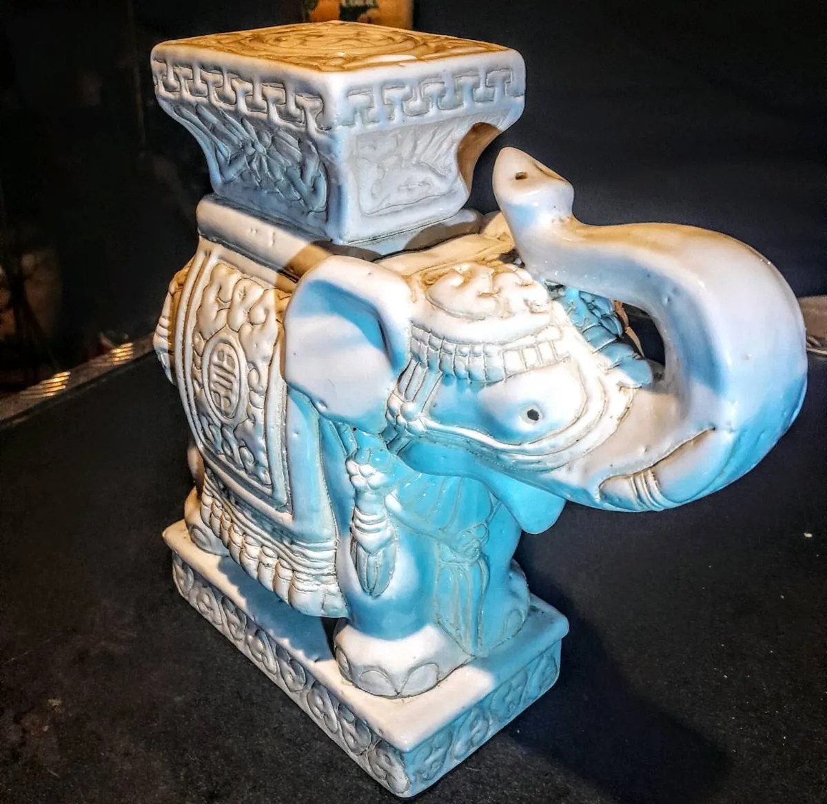 White ceramic elephant stand - Image 2