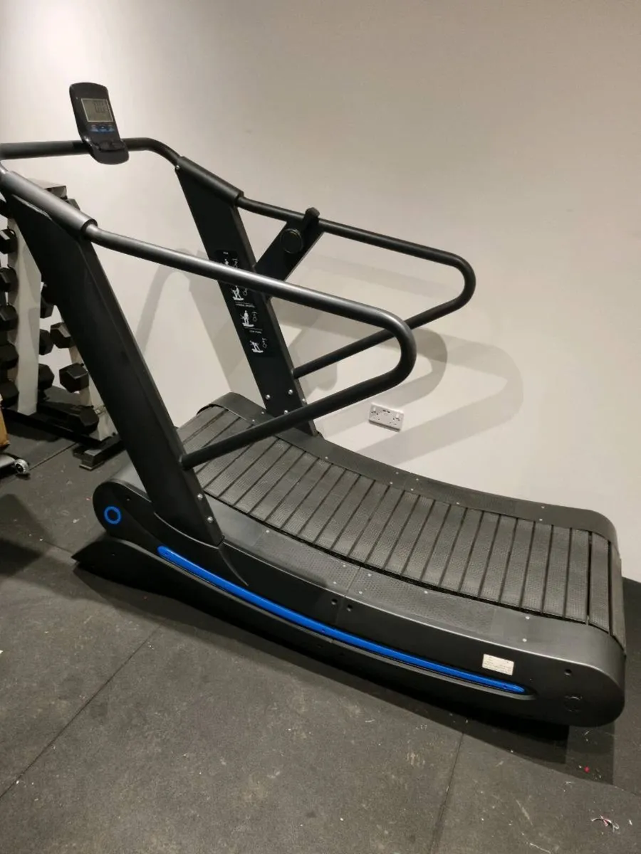 Curved treadmill / Gym equipment - Image 2