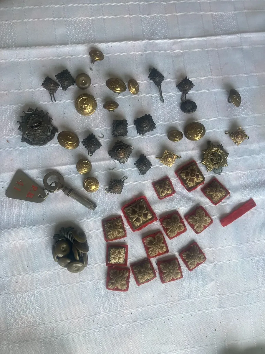 Antique Militaria - Buttons/Badges - Large Collect - Image 3