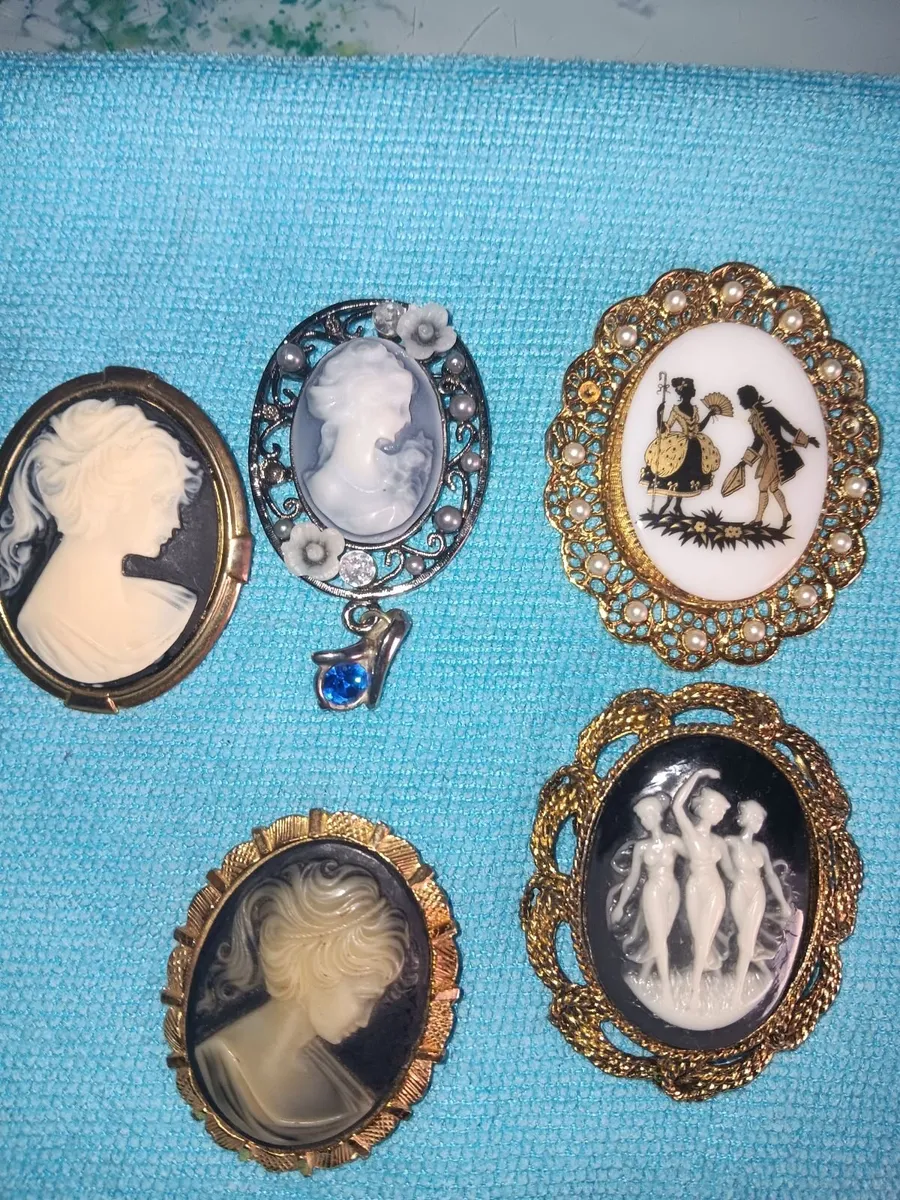 Vintage brooches - Image 1